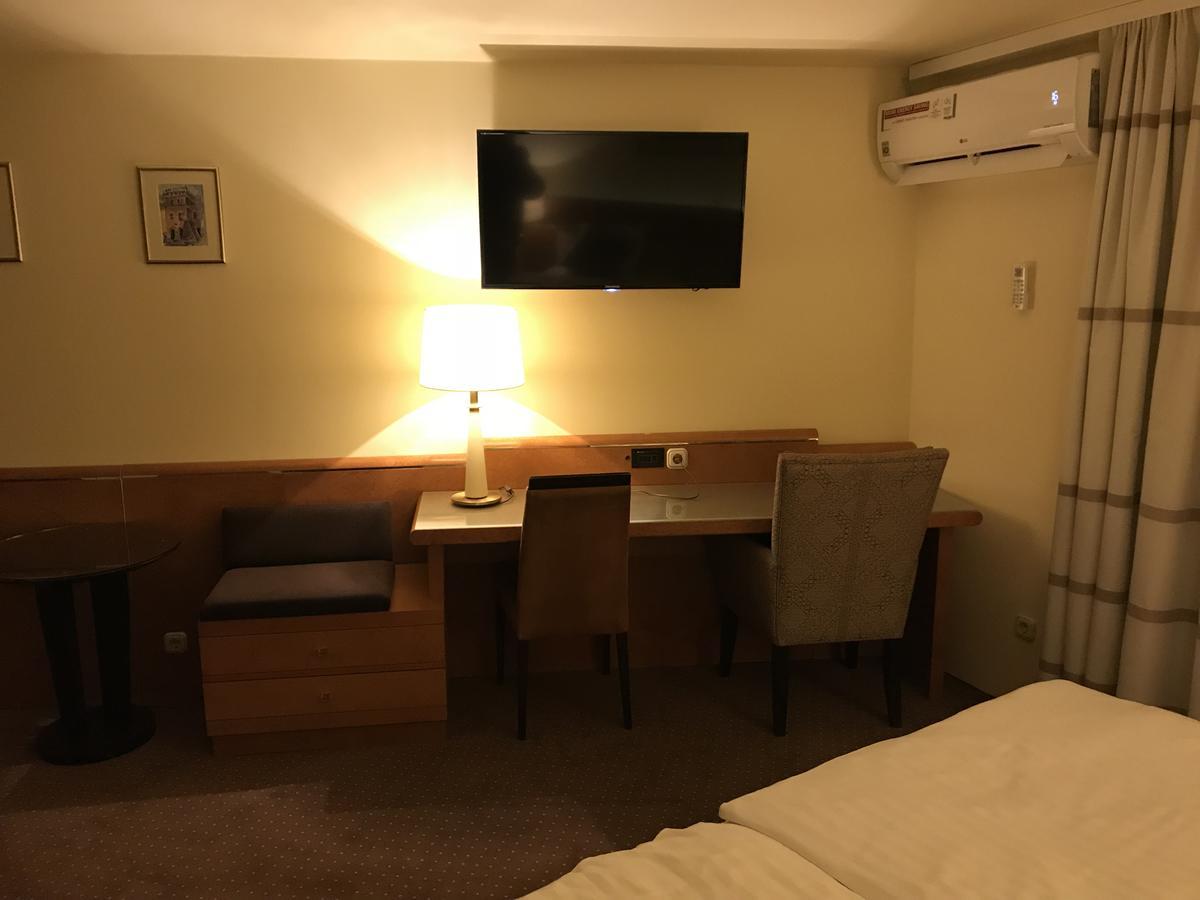 Hotel Podzamcze Tarnów Kültér fotó